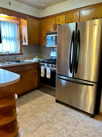 12334 S Loomis Street, Calumet Park, IL 60827