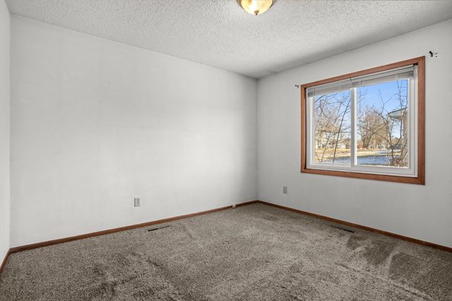 1216 25TH PLACE NW, Minot, ND 58703