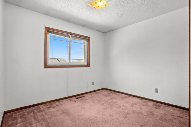 1216 25TH PLACE NW, Minot, ND 58703