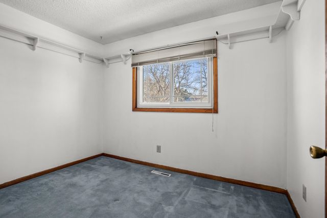 1216 25TH PLACE NW, Minot, ND 58703