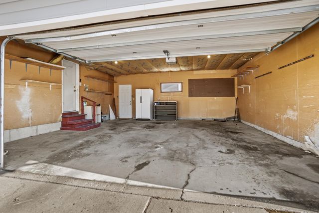 1216 25TH PLACE NW, Minot, ND 58703