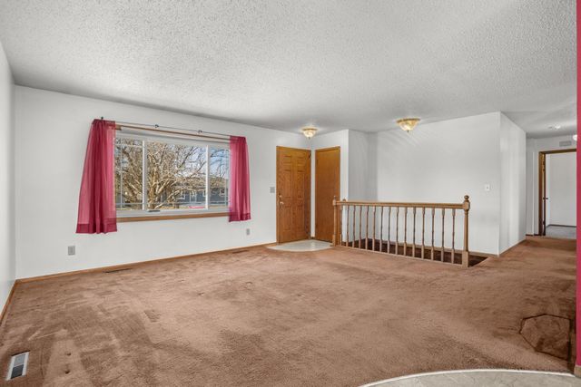 1216 25TH PLACE NW, Minot, ND 58703