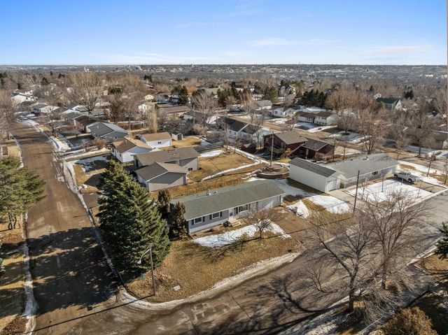 1216 25TH PLACE NW, Minot, ND 58703