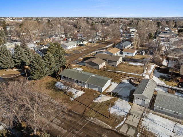 1216 25TH PLACE NW, Minot, ND 58703