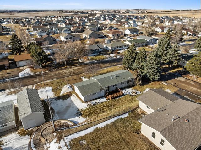 1216 25TH PLACE NW, Minot, ND 58703