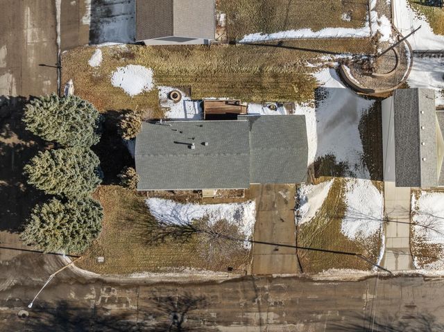 1216 25TH PLACE NW, Minot, ND 58703