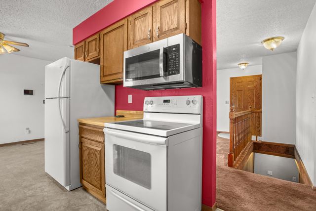 1216 25TH PLACE NW, Minot, ND 58703