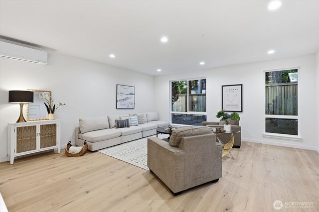 13351 25th Avenue NE, Seattle, WA 98125