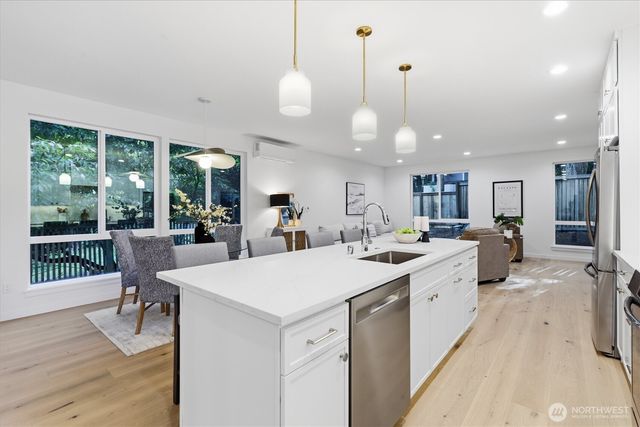 13351 25th Avenue NE, Seattle, WA 98125