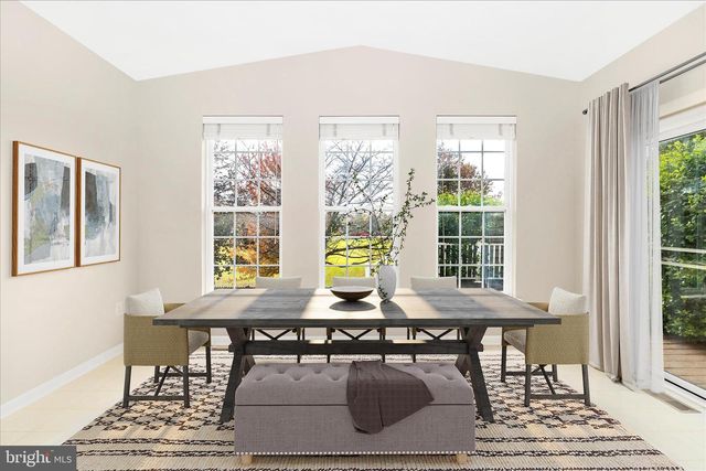 102 SUNLIGHT DR, Frederick, MD 21702