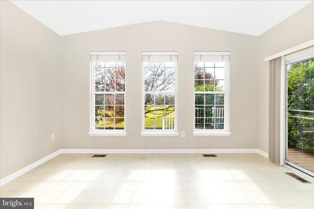 102 SUNLIGHT DR, Frederick, MD 21702