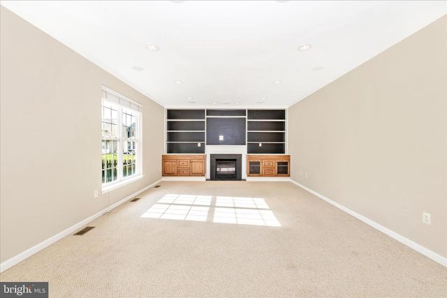 102 SUNLIGHT DR, Frederick, MD 21702