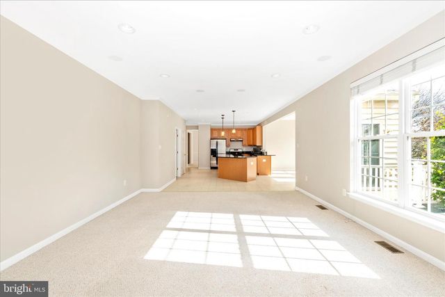 102 SUNLIGHT DR, Frederick, MD 21702