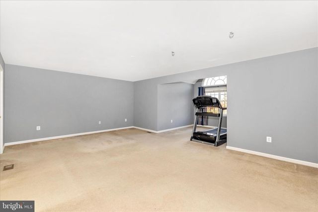 102 SUNLIGHT DR, Frederick, MD 21702