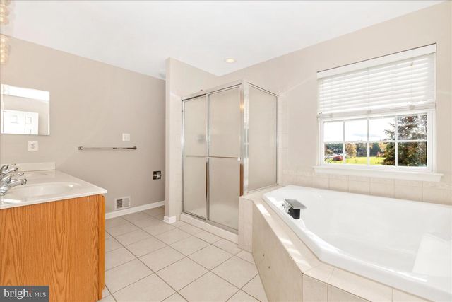 102 SUNLIGHT DR, Frederick, MD 21702