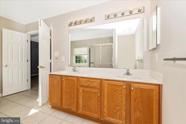 102 SUNLIGHT DR, Frederick, MD 21702