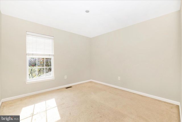 102 SUNLIGHT DR, Frederick, MD 21702