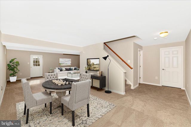 102 SUNLIGHT DR, Frederick, MD 21702