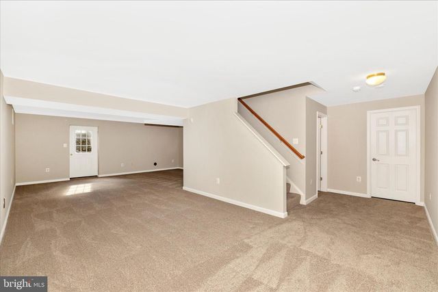 102 SUNLIGHT DR, Frederick, MD 21702