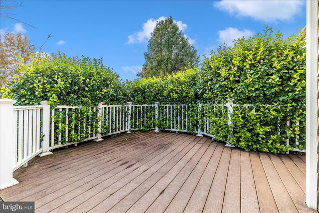 102 SUNLIGHT DR, Frederick, MD 21702