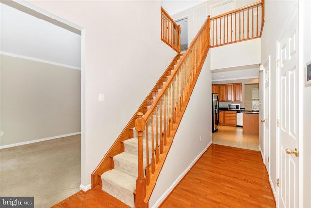 102 SUNLIGHT DR, Frederick, MD 21702