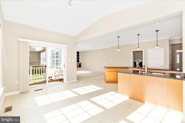 102 SUNLIGHT DR, Frederick, MD 21702