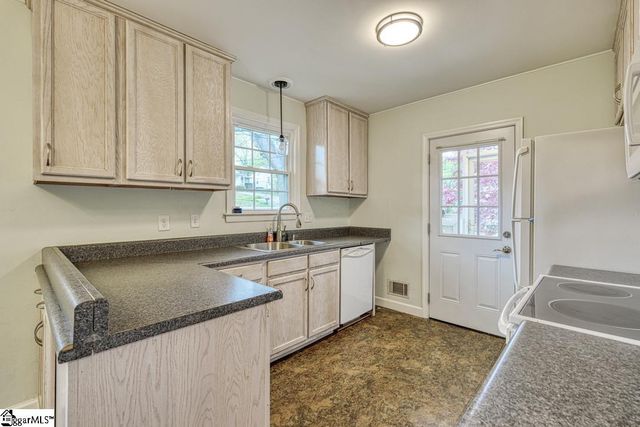 200 Princeton Avenue, Greenville, SC 29607