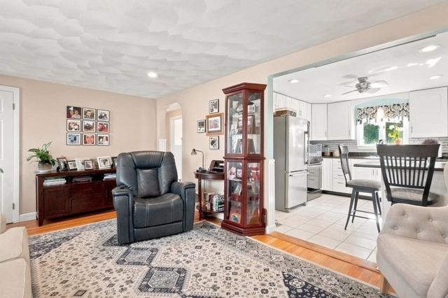 33 Nicholson St, Lynn, MA 01905