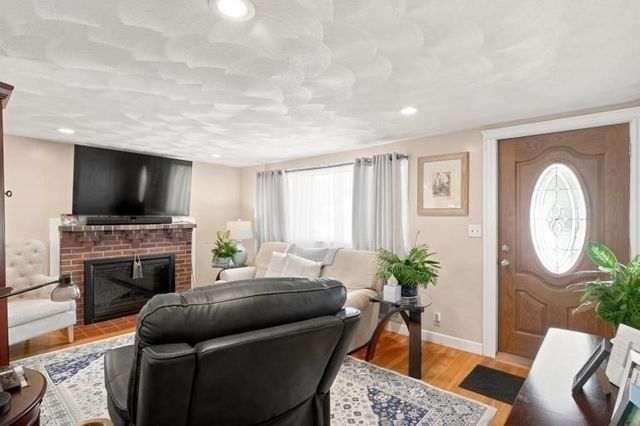 33 Nicholson St, Lynn, MA 01905