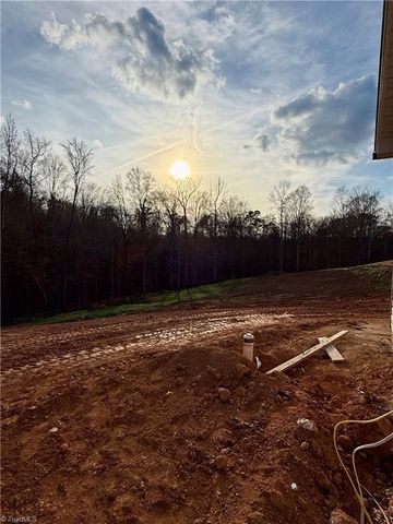 393 Enclave Drive, Clemmons, NC 27012