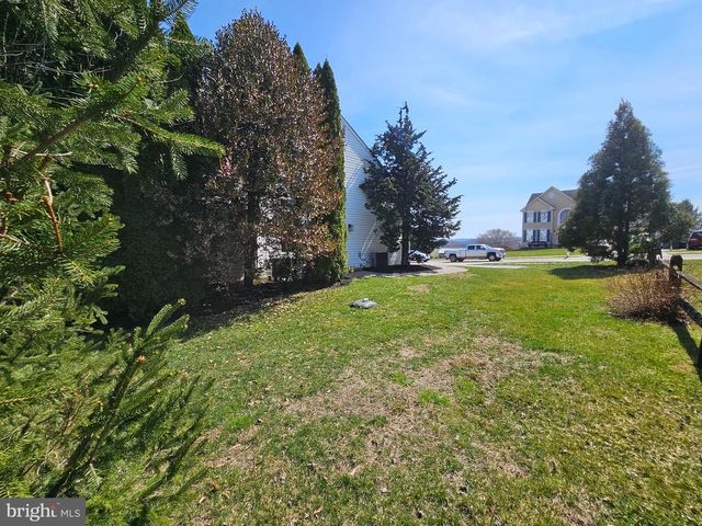5313 COUNTRYSIDE DR, Kinzers, PA 17535