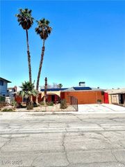 4062 Monthill Avenue, Las Vegas, NV 89121