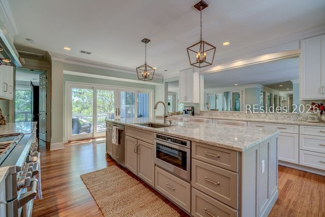 50 N Calibogue Cay Rd, Hilton Head Island, SC 29928