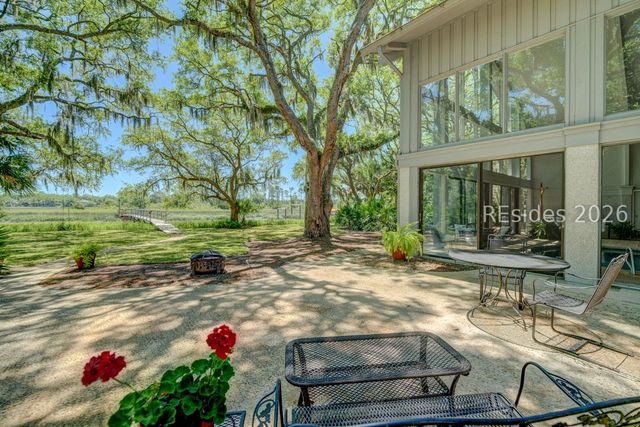 50 N Calibogue Cay Rd, Hilton Head Island, SC 29928