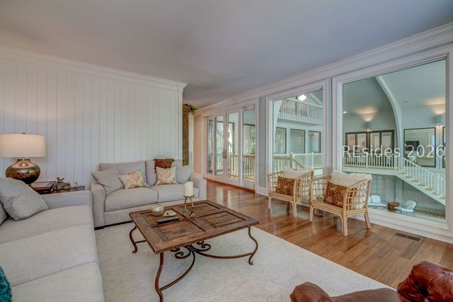 50 N Calibogue Cay Rd, Hilton Head Island, SC 29928