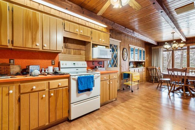 2548 Woodhaven Road, Eau Claire, WI 54703