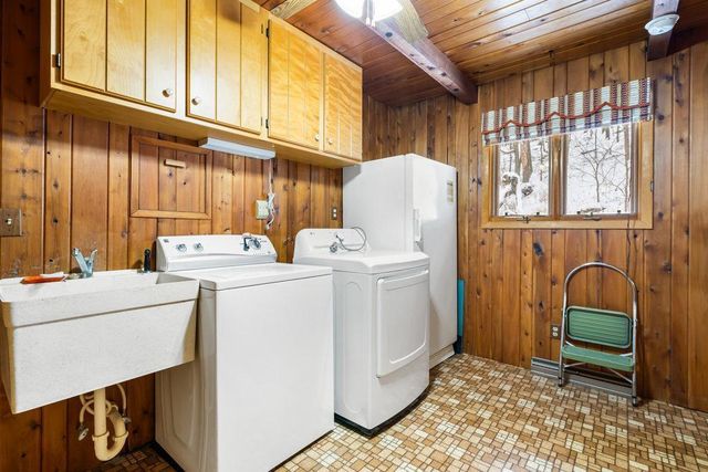 2548 Woodhaven Road, Eau Claire, WI 54703