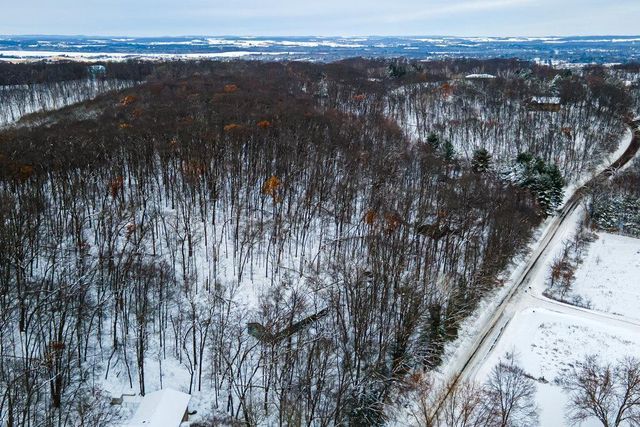 2548 Woodhaven Road, Eau Claire, WI 54703