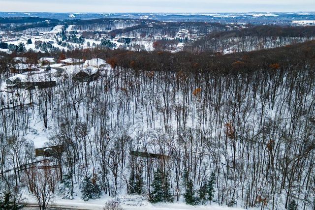 2548 Woodhaven Road, Eau Claire, WI 54703