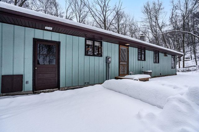 2548 Woodhaven Road, Eau Claire, WI 54703
