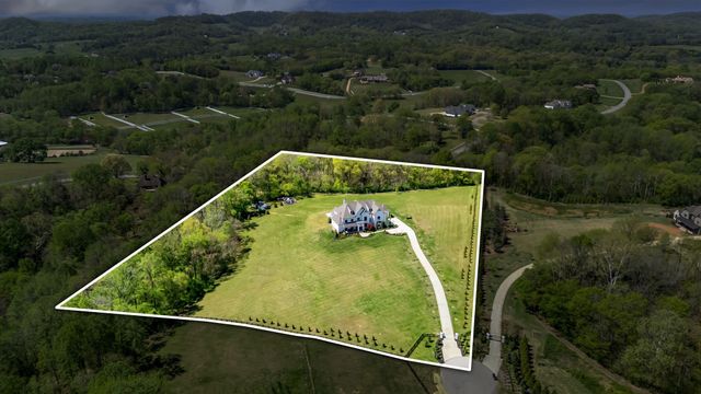 5026 Hilltop Ln, College Grove, TN 37046