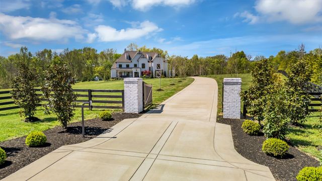 5026 Hilltop Ln, College Grove, TN 37046