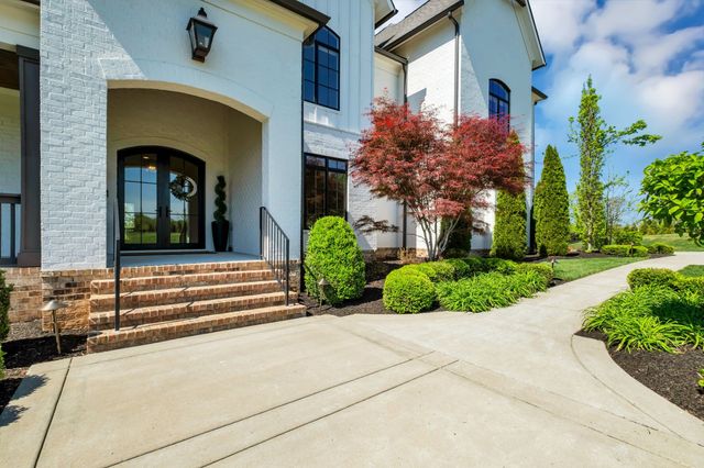 5026 Hilltop Ln, College Grove, TN 37046