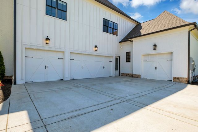 5026 Hilltop Ln, College Grove, TN 37046