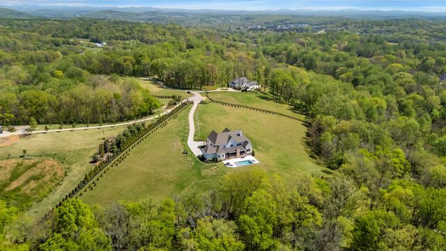 5026 Hilltop Ln, College Grove, TN 37046