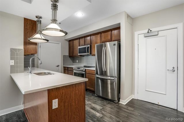 525 W Lafayette Boulevard 18E and 19C, Detroit, MI 48226