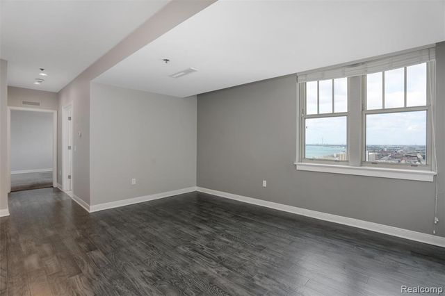 525 W Lafayette Boulevard 18E and 19C, Detroit, MI 48226