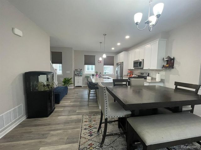 3221 Chambers, Wixom, MI 48393