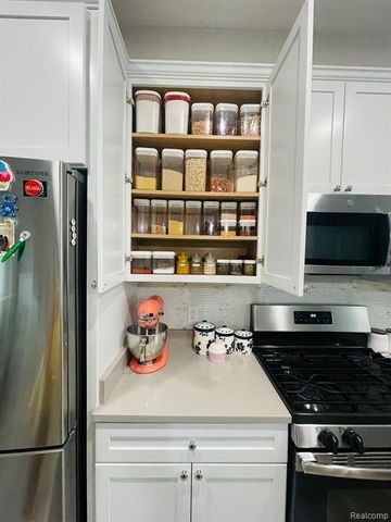 3221 Chambers, Wixom, MI 48393