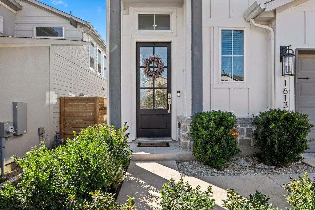 1613 Seeger DR, Pflugerville, TX 78660